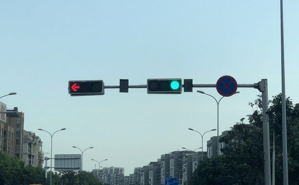 交通信號(hào)燈,交通標(biāo)志牌廠家