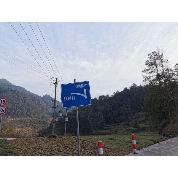 交通標(biāo)牌廠家淺談農(nóng)村道路交通安全