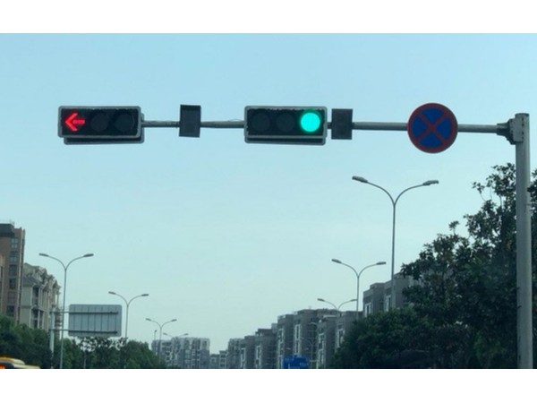 華程路安|交通信號燈行駛的基本常識