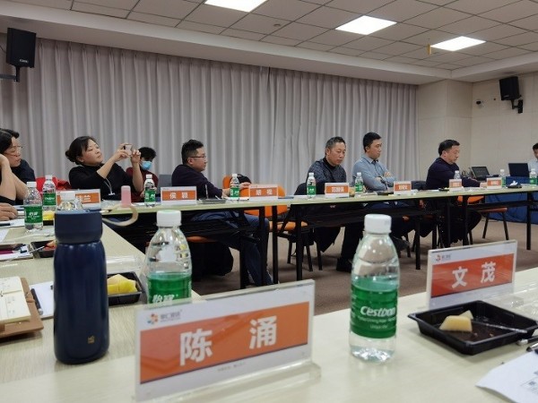 牛商匯助成長，華程路安相伴同行