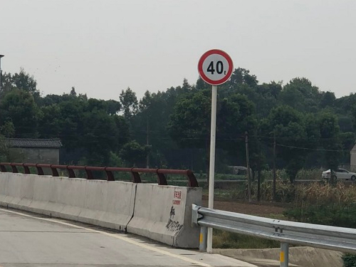 華程路安淺談道路交通標(biāo)志牌的作用