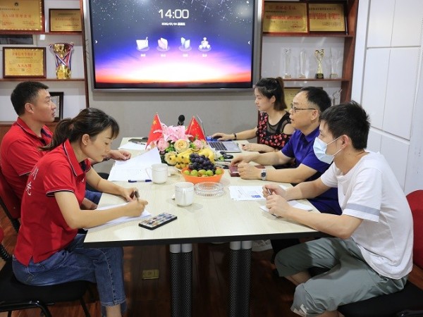 華程路安總經(jīng)理走訪幫扶牛商企業(yè)